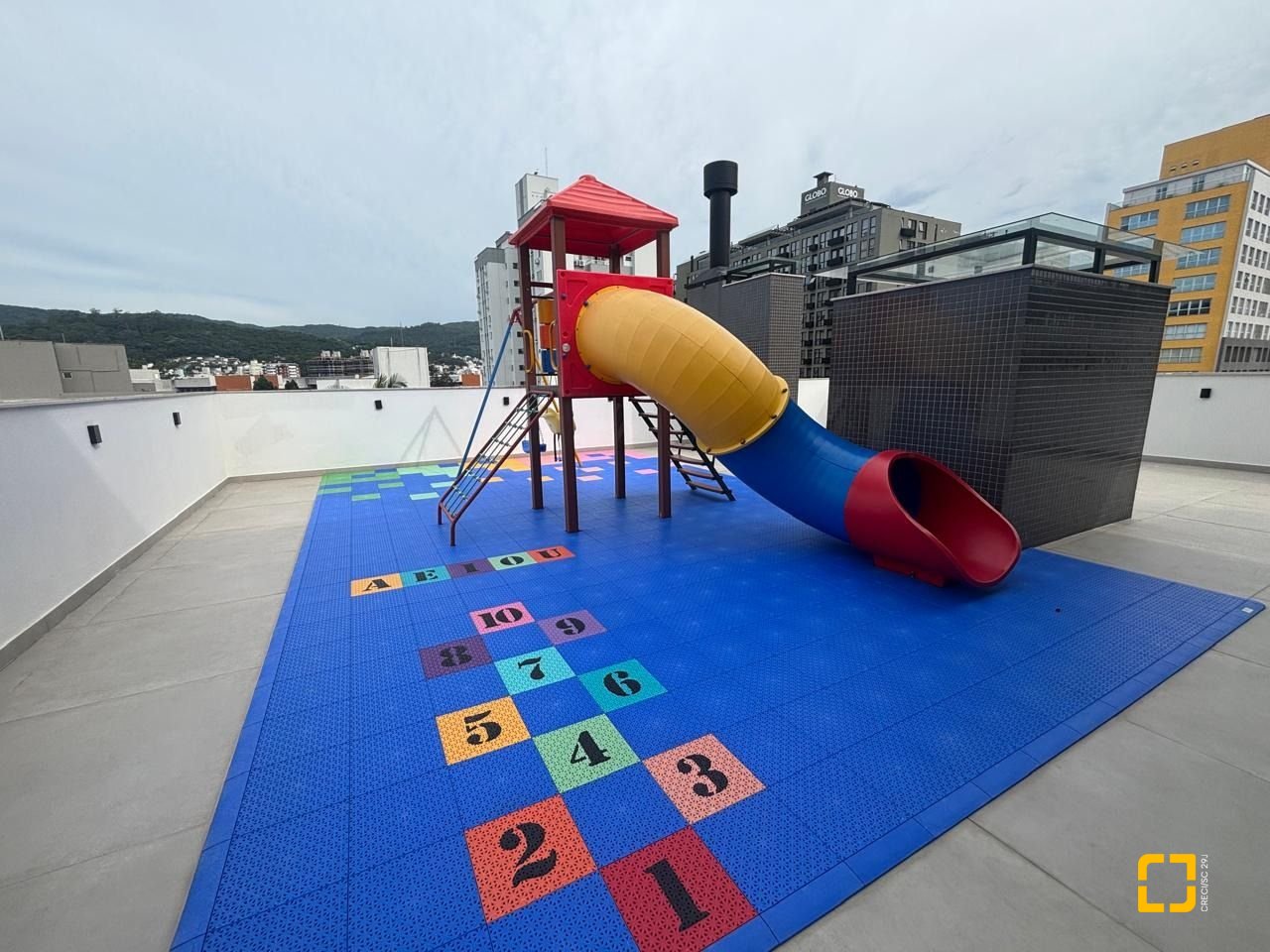 Apartamento com 68m², 3 quartos (sendo 1 suíte), 1 garagem, no bairro Trindade em Florianópolis