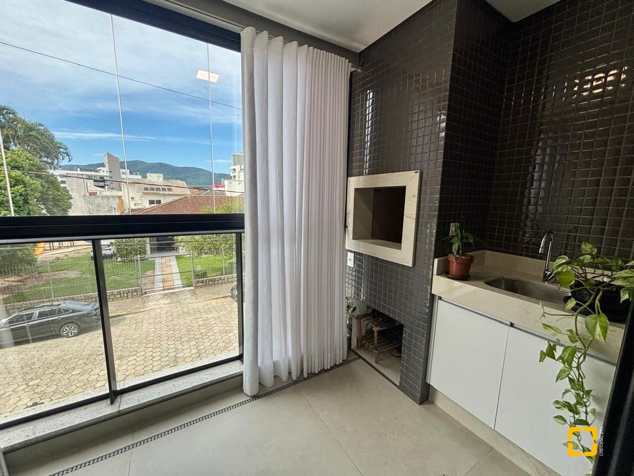 Apartamento com 68m², 3 quartos (sendo 1 suíte), 1 garagem, no bairro Trindade em Florianópolis