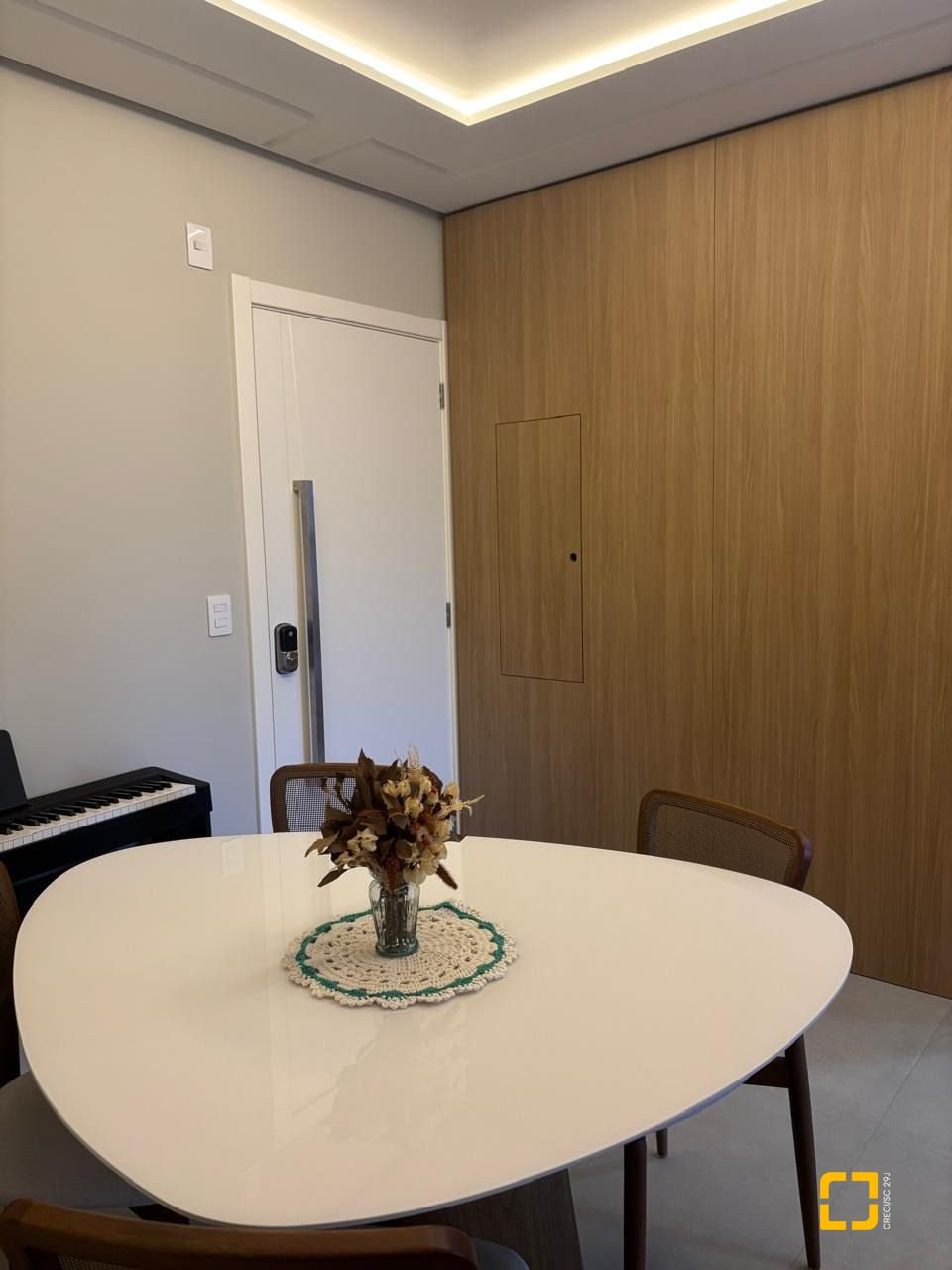 Apartamento com 68m², 3 quartos (sendo 1 suíte), 1 garagem, no bairro Trindade em Florianópolis