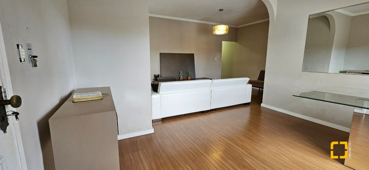 Casa com 200m², 14 quartos (sendo 10 suítes), 3 garagens, no bairro Capoeiras em Florianópolis