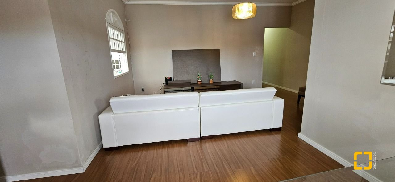Casa com 200m², 14 quartos (sendo 10 suítes), 3 garagens, no bairro Capoeiras em Florianópolis