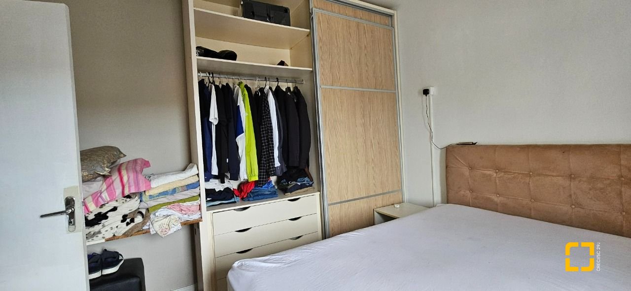 Casa com 200m², 14 quartos (sendo 10 suítes), 3 garagens, no bairro Capoeiras em Florianópolis