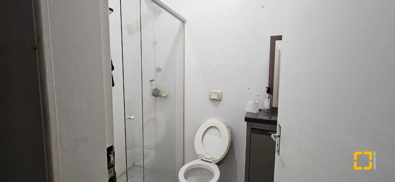Casa com 200m², 14 quartos (sendo 10 suítes), 3 garagens, no bairro Capoeiras em Florianópolis