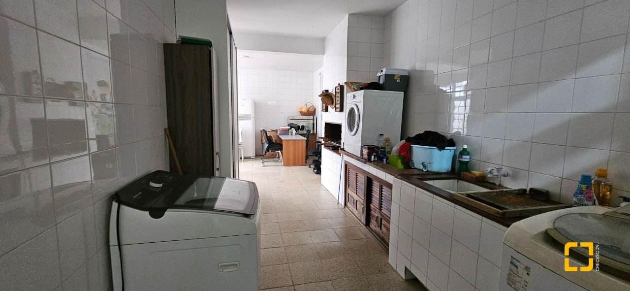 Casa com 200m², 14 quartos (sendo 10 suítes), 3 garagens, no bairro Capoeiras em Florianópolis