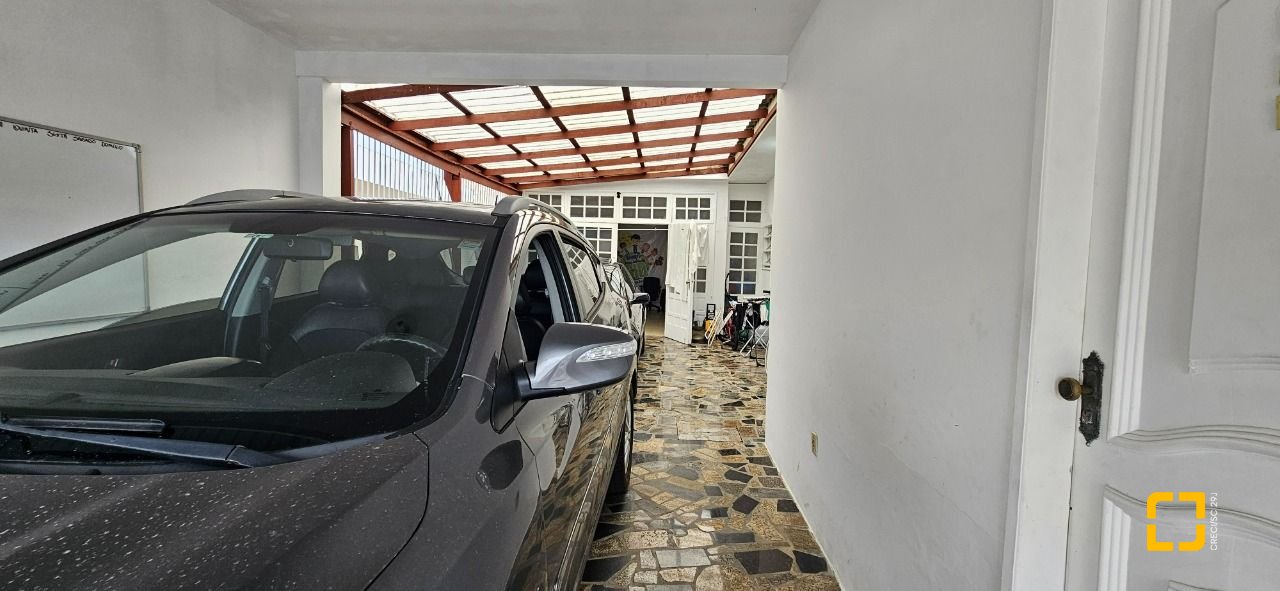Casa com 200m², 14 quartos (sendo 10 suítes), 3 garagens, no bairro Capoeiras em Florianópolis