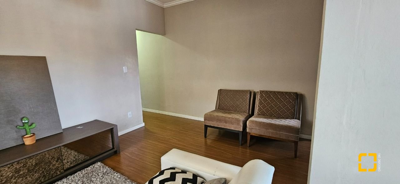 Casa com 200m², 14 quartos (sendo 10 suítes), 3 garagens, no bairro Capoeiras em Florianópolis