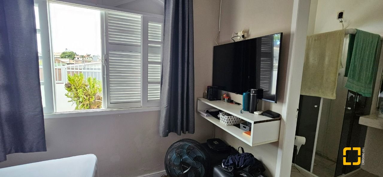 Casa com 200m², 14 quartos (sendo 10 suítes), 3 garagens, no bairro Capoeiras em Florianópolis