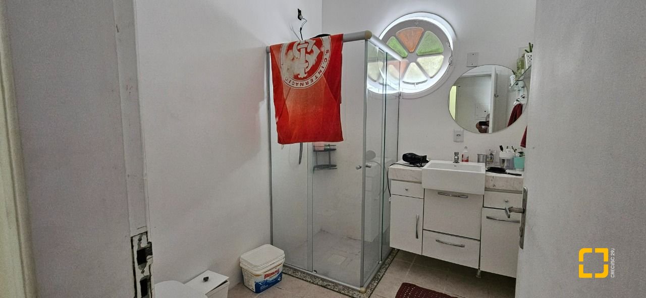 Casa com 200m², 14 quartos (sendo 10 suítes), 3 garagens, no bairro Capoeiras em Florianópolis