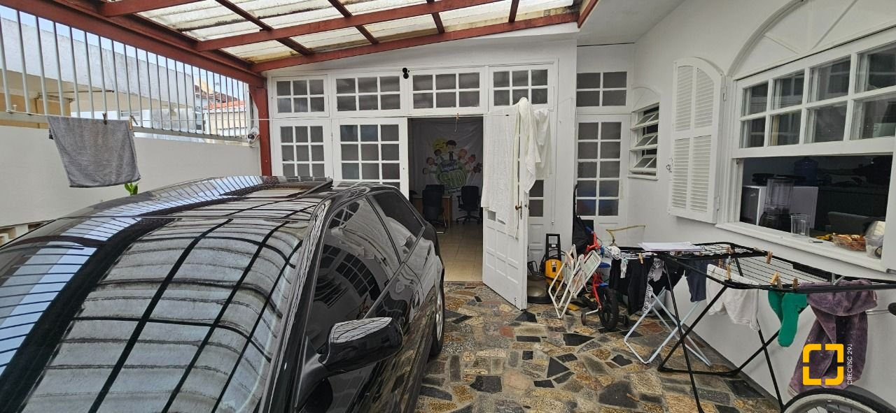 Casa com 200m², 14 quartos (sendo 10 suítes), 3 garagens, no bairro Capoeiras em Florianópolis