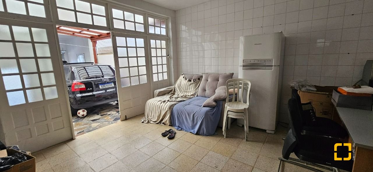 Casa com 200m², 14 quartos (sendo 10 suítes), 3 garagens, no bairro Capoeiras em Florianópolis