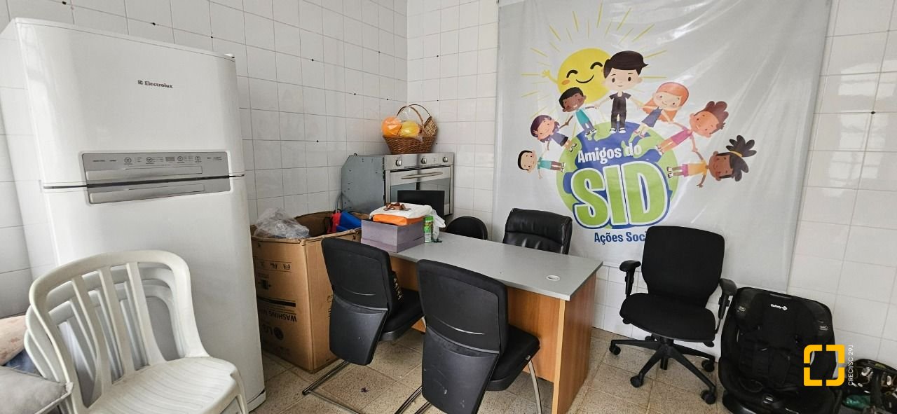 Casa com 200m², 14 quartos (sendo 10 suítes), 3 garagens, no bairro Capoeiras em Florianópolis