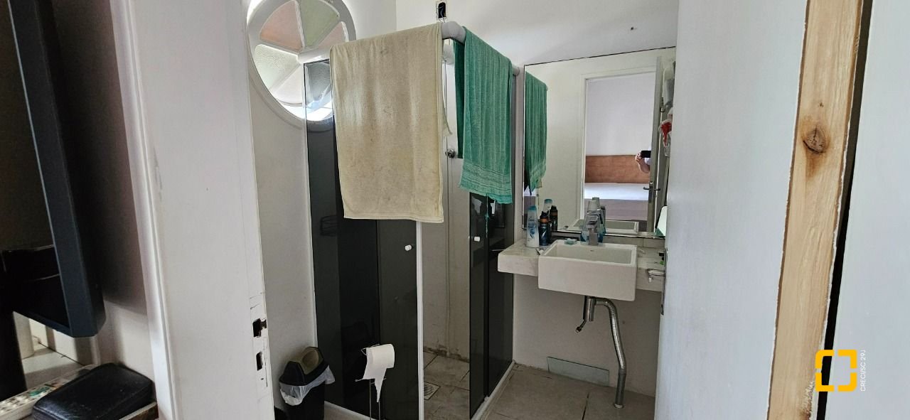 Casa com 200m², 14 quartos (sendo 10 suítes), 3 garagens, no bairro Capoeiras em Florianópolis