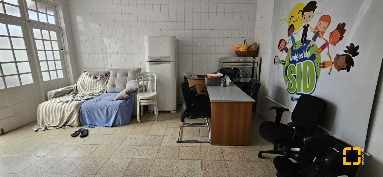 Casa com 200m², 14 quartos (sendo 10 suítes), 3 garagens, no bairro Capoeiras em Florianópolis