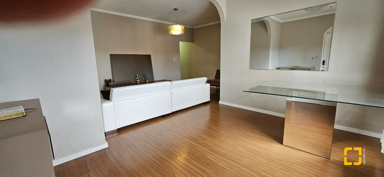 Casa com 200m², 14 quartos (sendo 10 suítes), 3 garagens, no bairro Capoeiras em Florianópolis