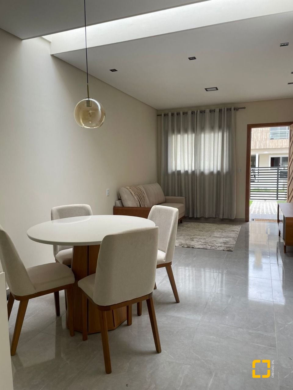 Casa com 63m², 3 quartos (sendo 1 suíte), 1 garagem, no bairro Ingleses em Florianópolis