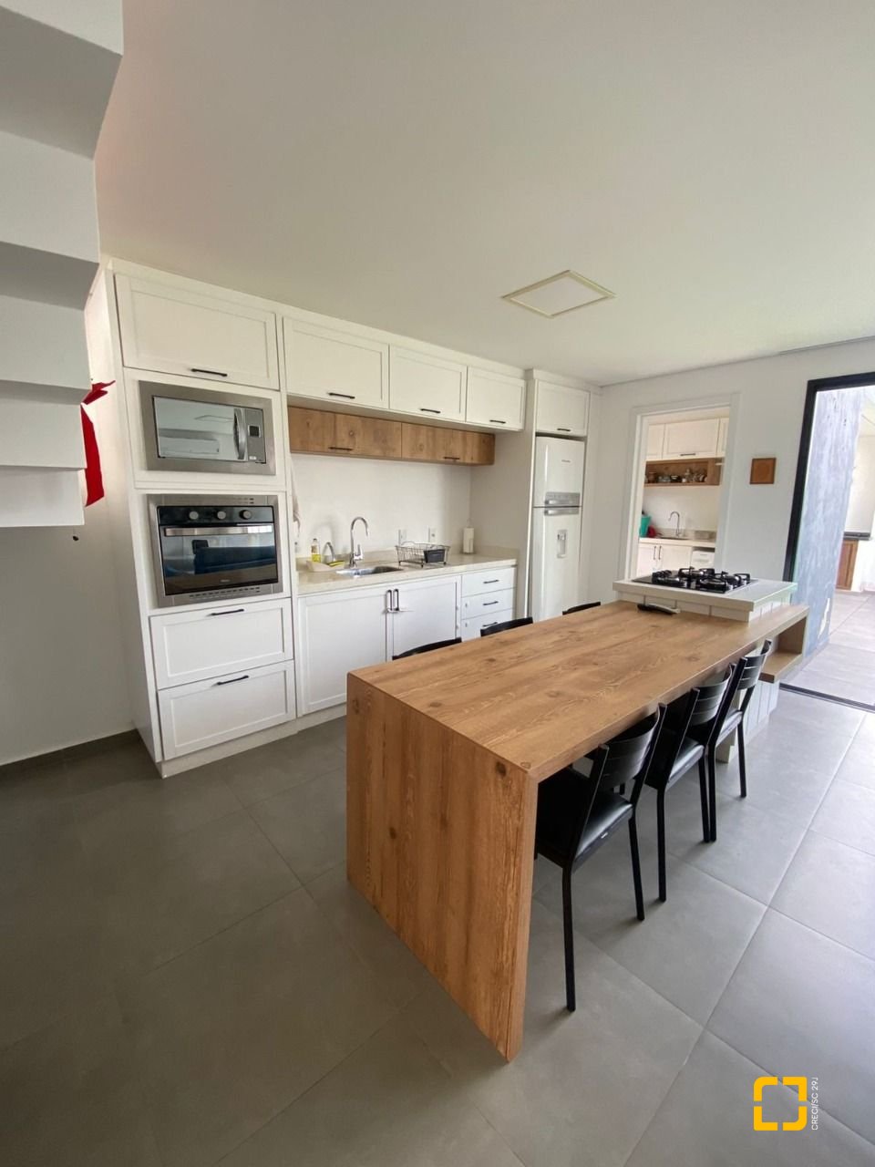 Casa com 164m², 5 quartos (sendo 2 suítes), 2 garagens, no bairro Ingleses em Florianópolis