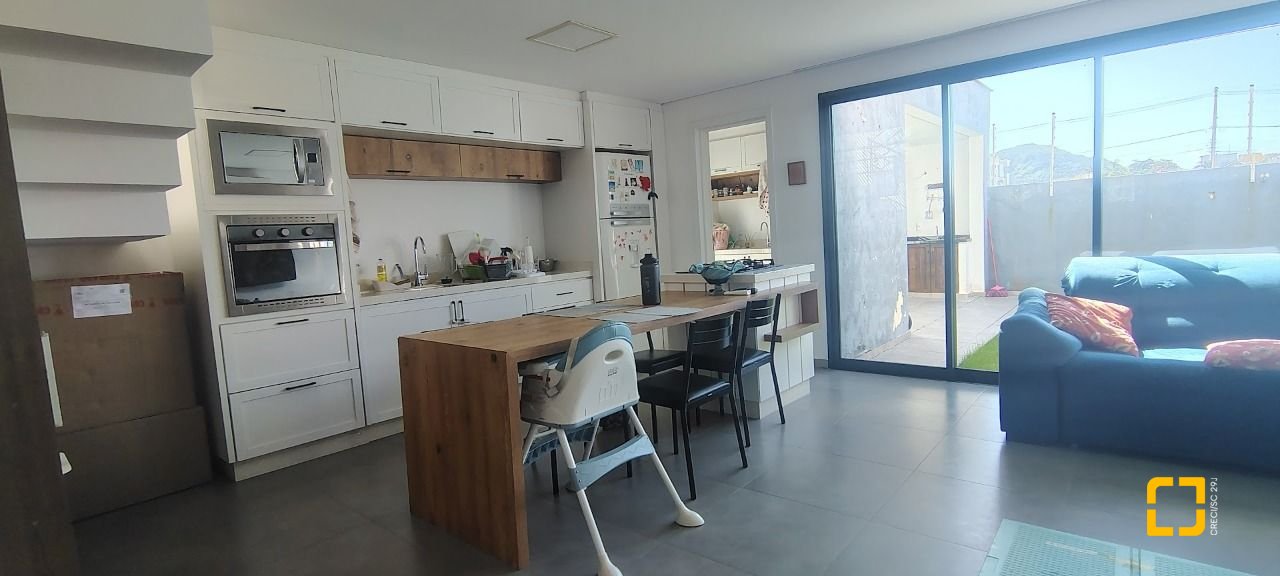 Casa com 164m², 5 quartos (sendo 2 suítes), 2 garagens, no bairro Ingleses em Florianópolis