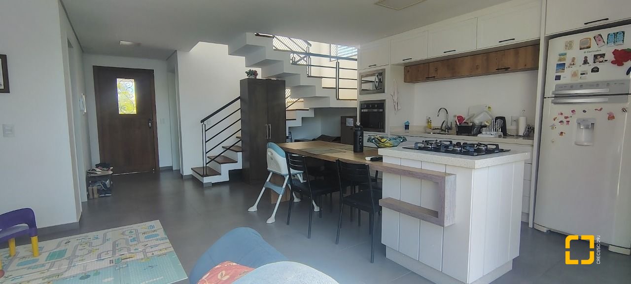 Casa com 164m², 5 quartos (sendo 2 suítes), 2 garagens, no bairro Ingleses em Florianópolis