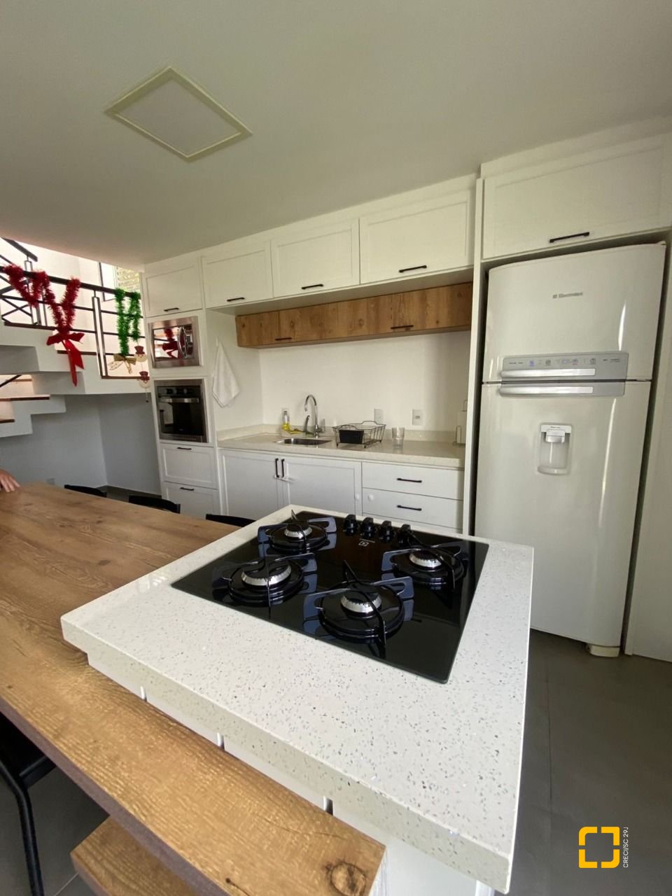 Casa com 164m², 5 quartos (sendo 2 suítes), 2 garagens, no bairro Ingleses em Florianópolis