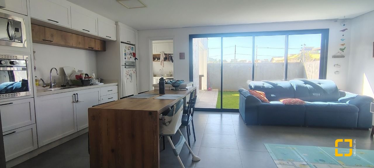 Casa com 164m², 5 quartos (sendo 2 suítes), 2 garagens, no bairro Ingleses em Florianópolis