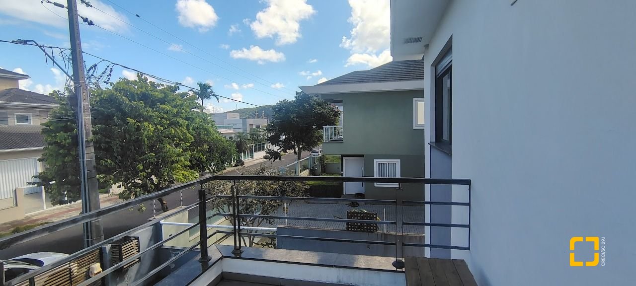 Casa com 164m², 5 quartos (sendo 2 suítes), 2 garagens, no bairro Ingleses em Florianópolis