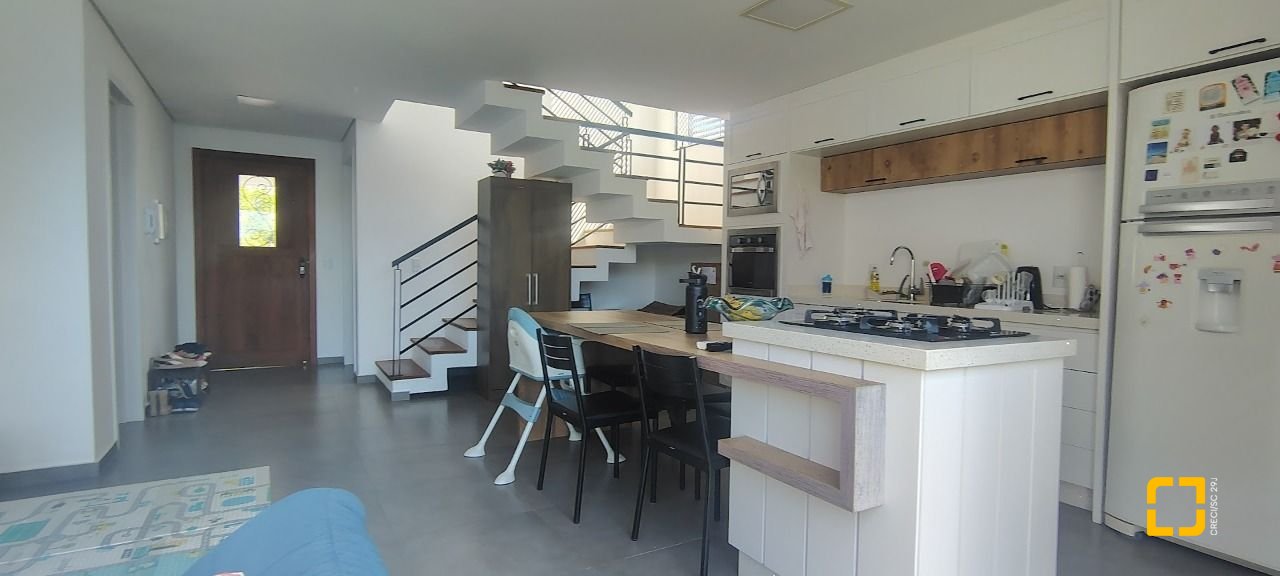Casa com 164m², 5 quartos (sendo 2 suítes), 2 garagens, no bairro Ingleses em Florianópolis
