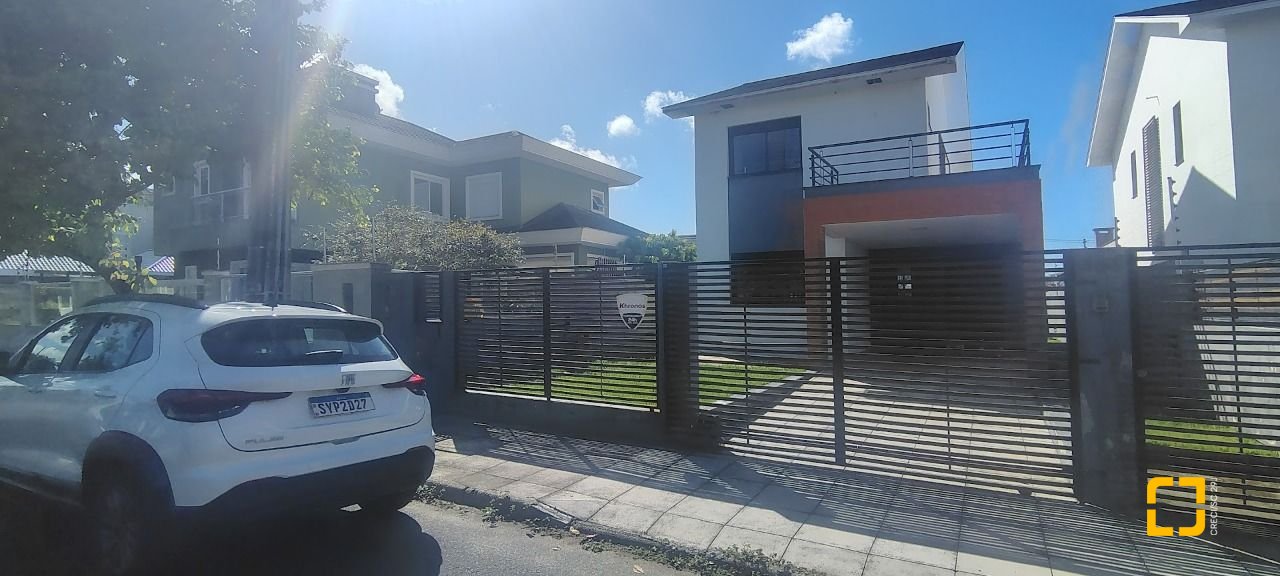 Casa com 164m², 5 quartos (sendo 2 suítes), 2 garagens, no bairro Ingleses em Florianópolis