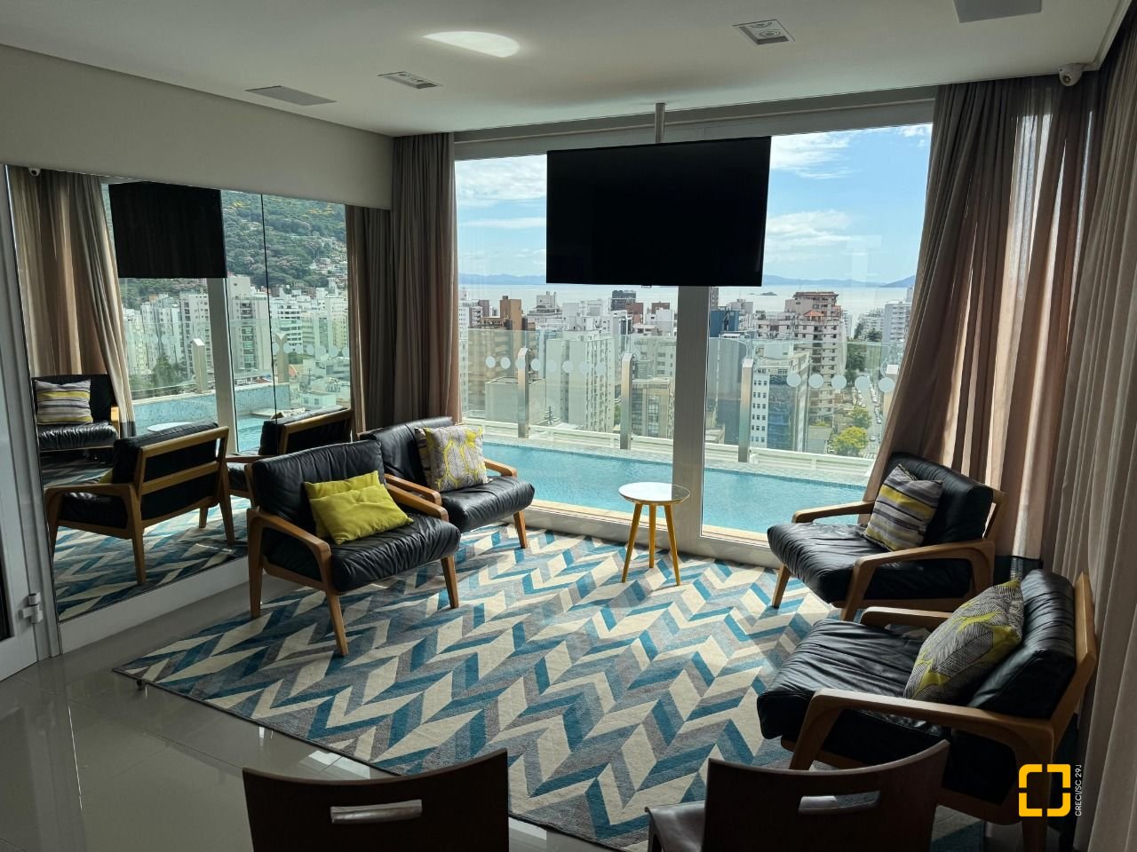 Studio com 52m², 1 quarto, 2 garagens, no bairro Centro em Florianópolis