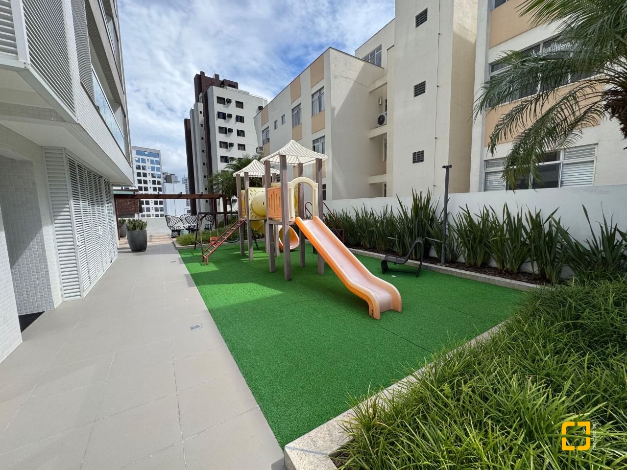 Studio com 52m², 1 quarto, 2 garagens, no bairro Centro em Florianópolis