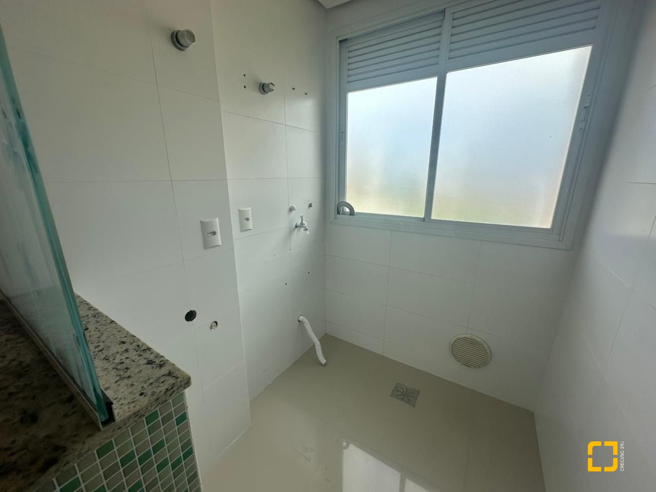 Apartamento com 70m², 3 quartos (sendo 1 suíte), 2 garagens, no bairro Estreito em Florianópolis
