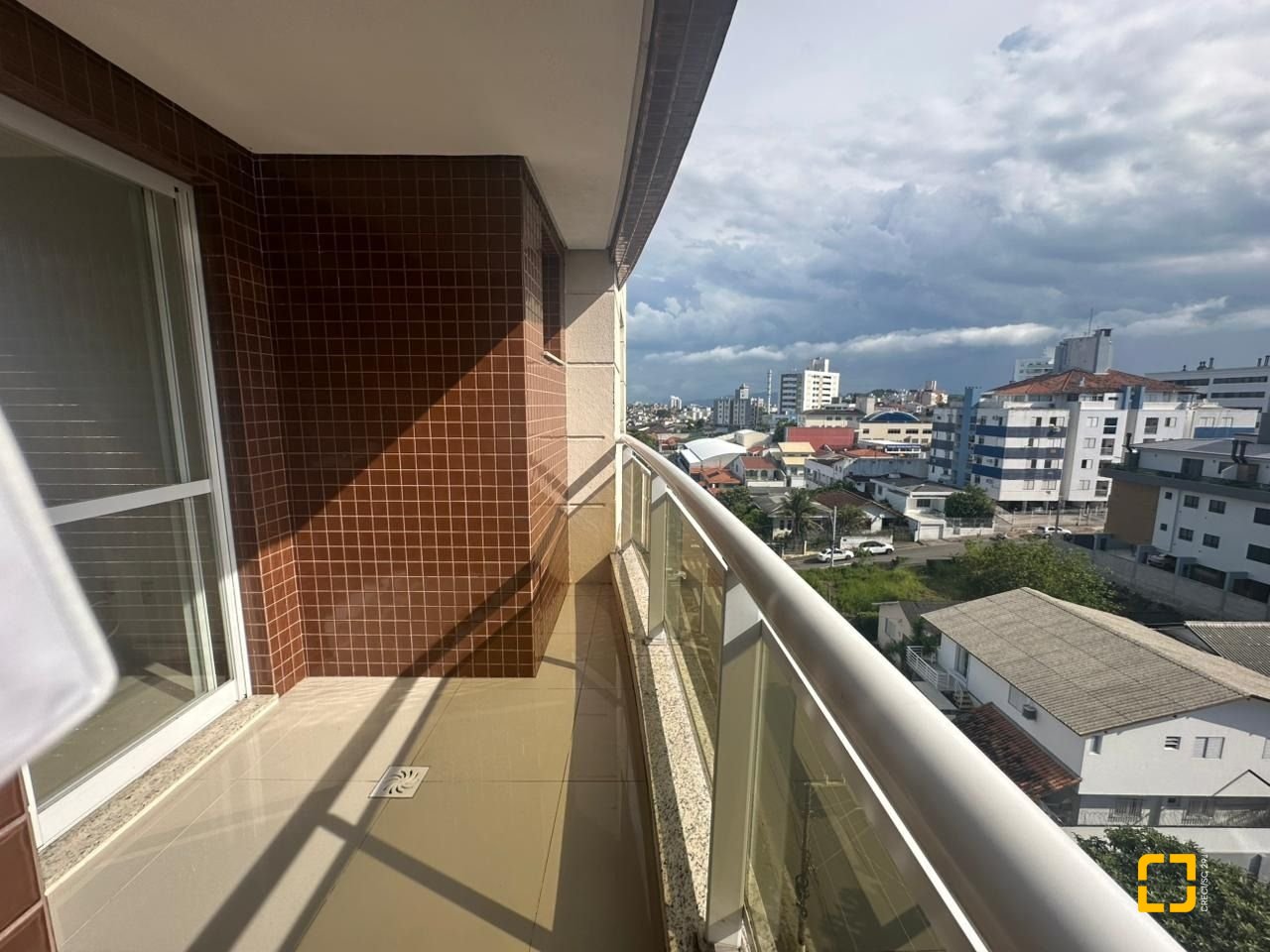 Apartamento com 70m², 3 quartos (sendo 1 suíte), 2 garagens, no bairro Estreito em Florianópolis