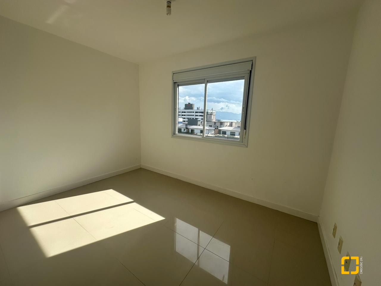 Apartamento com 70m², 3 quartos (sendo 1 suíte), 2 garagens, no bairro Estreito em Florianópolis