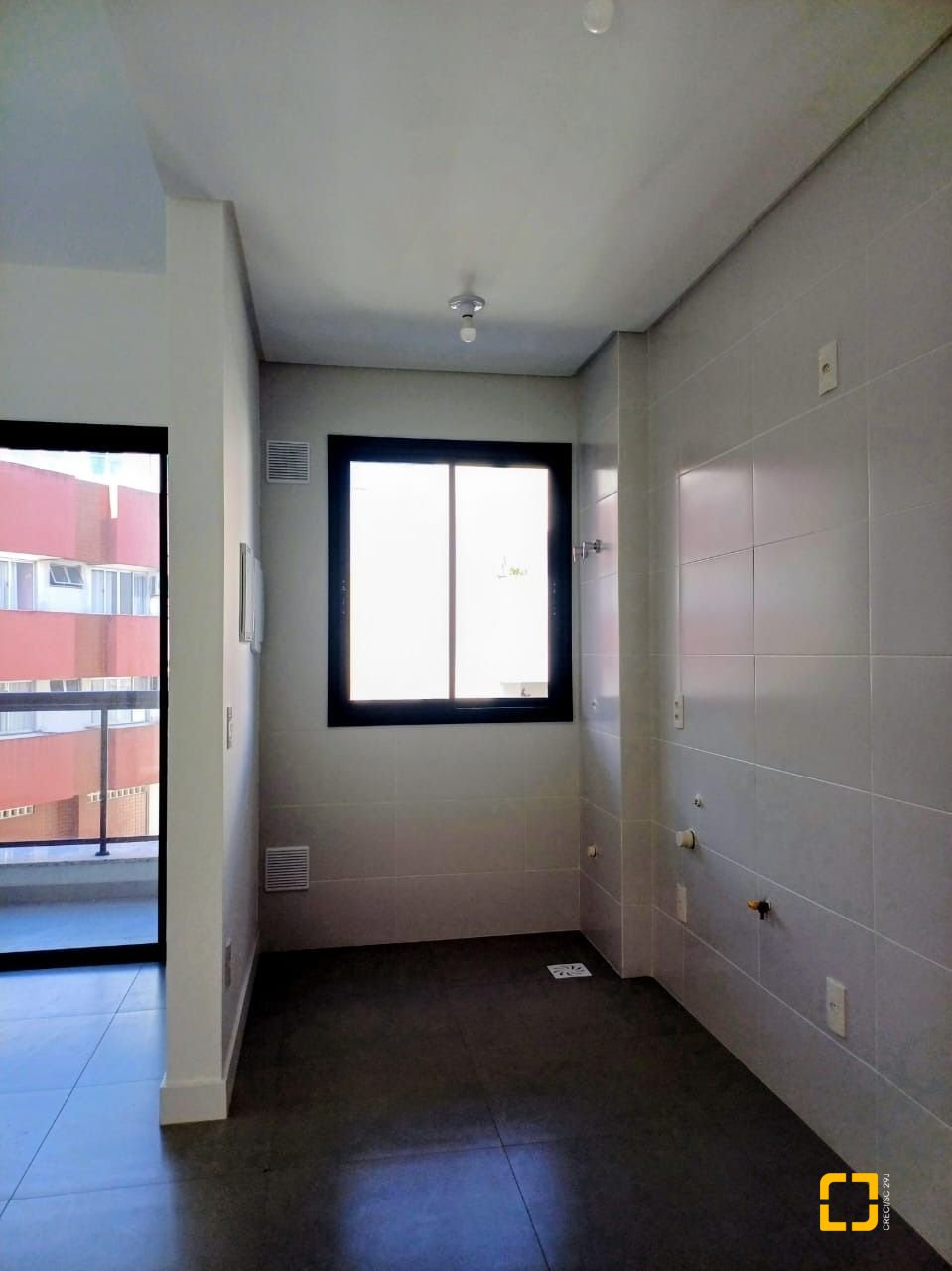Apartamento com 53m², 2 quartos (sendo 1 suíte), 1 garagem, no bairro Jurerê em Florianópolis