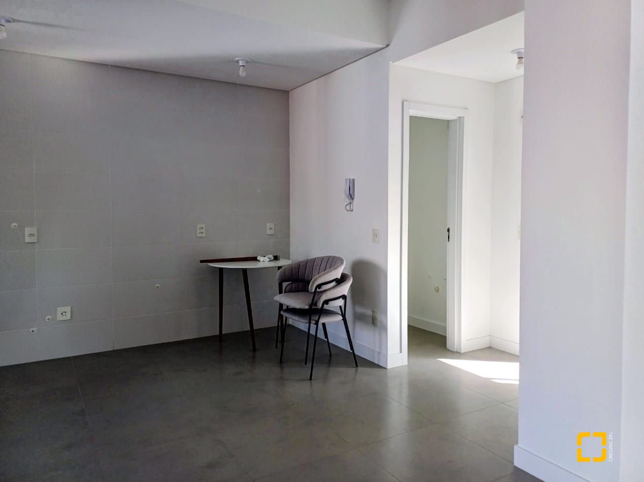 Apartamento com 53m², 2 quartos (sendo 1 suíte), 1 garagem, no bairro Jurerê em Florianópolis