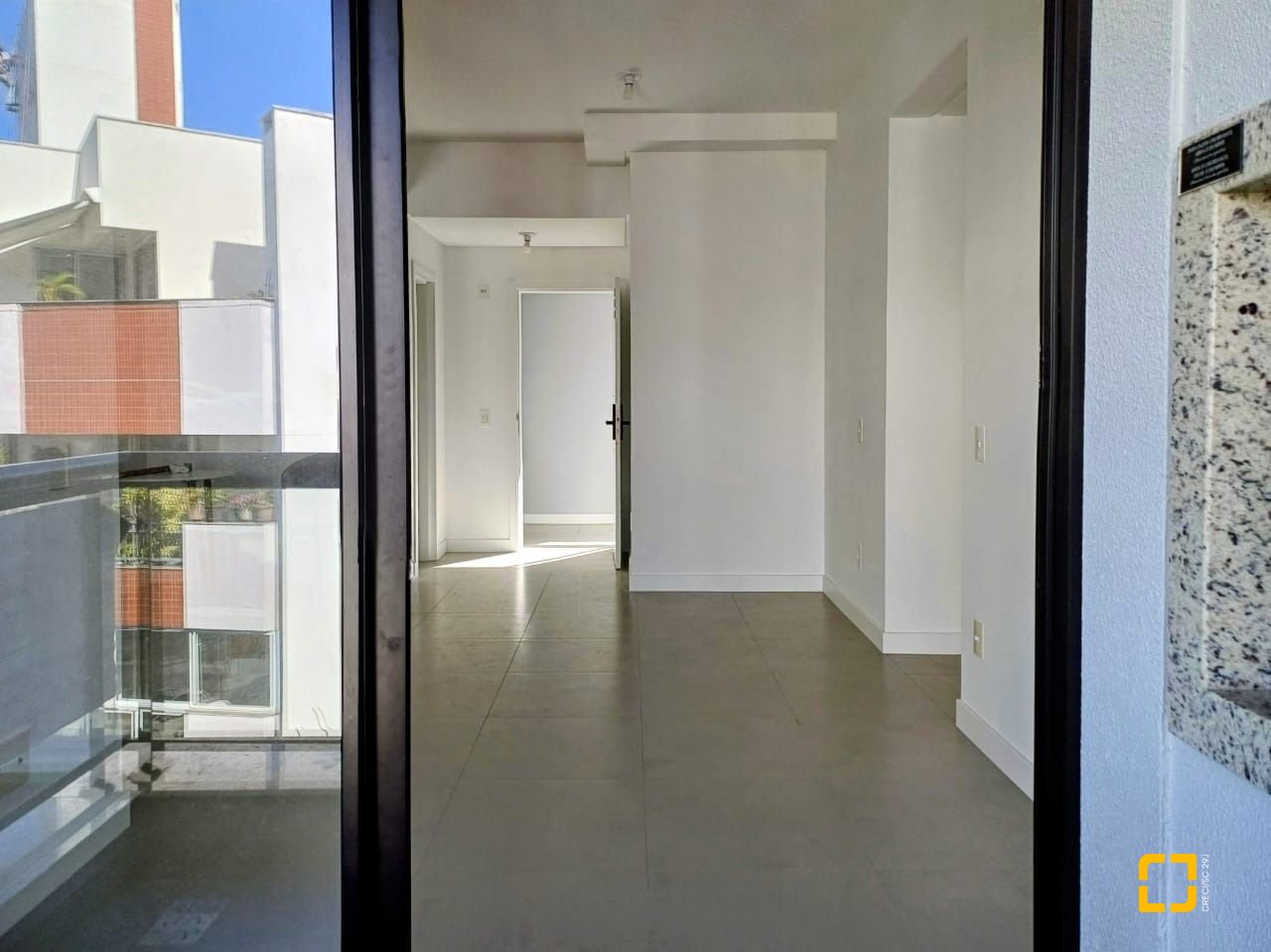 Apartamento com 53m², 2 quartos (sendo 1 suíte), 1 garagem, no bairro Jurerê em Florianópolis