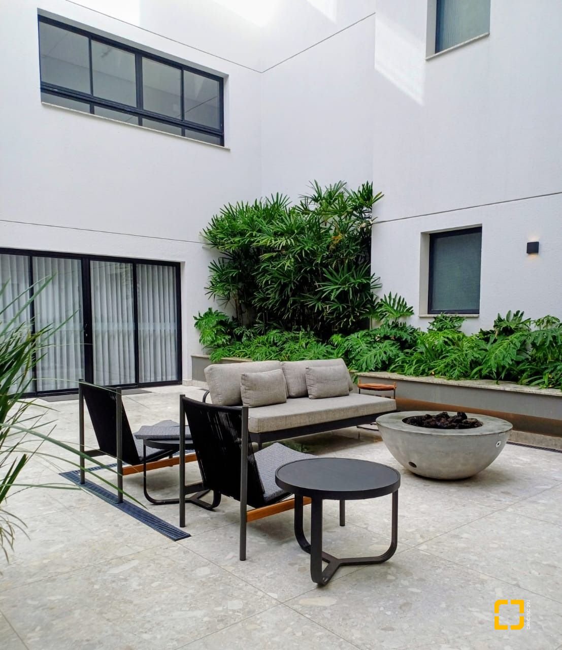 Apartamento com 53m², 2 quartos (sendo 1 suíte), 1 garagem, no bairro Jurerê em Florianópolis