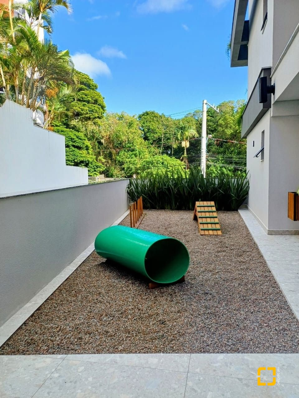 Apartamento com 53m², 2 quartos (sendo 1 suíte), 1 garagem, no bairro Jurerê em Florianópolis