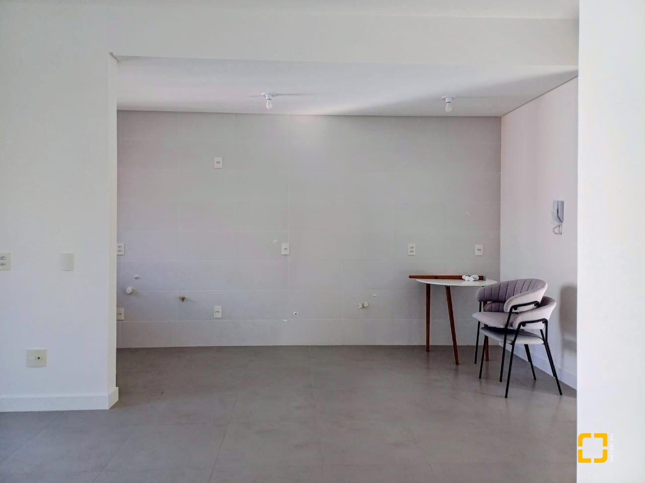 Apartamento com 53m², 2 quartos (sendo 1 suíte), 1 garagem, no bairro Jurerê em Florianópolis