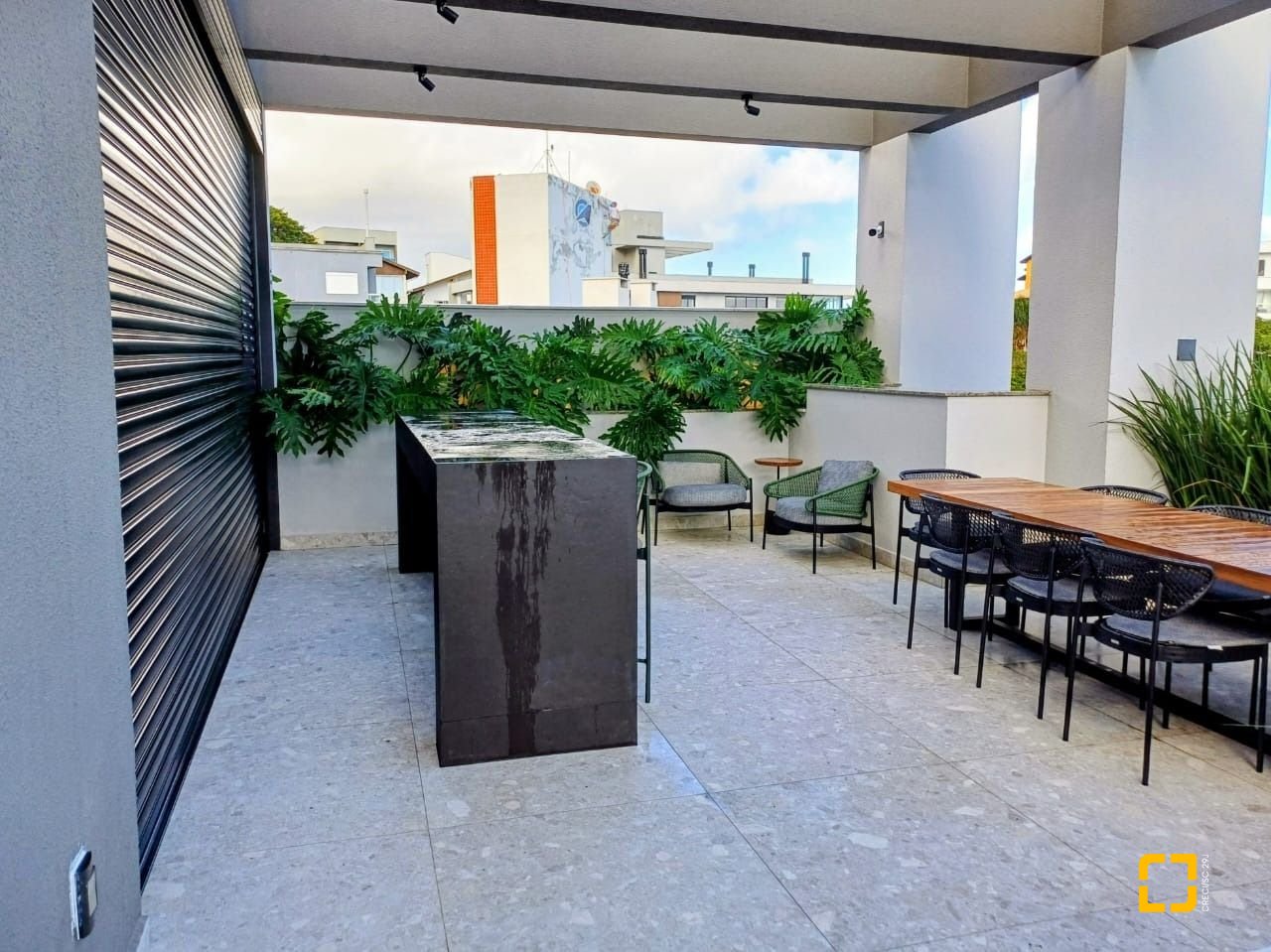 Apartamento com 53m², 2 quartos (sendo 1 suíte), 1 garagem, no bairro Jurerê em Florianópolis