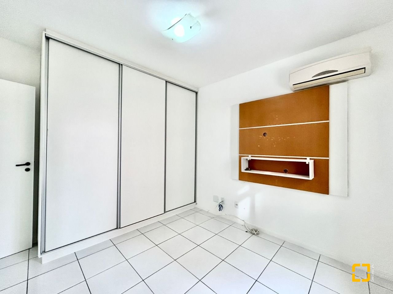 Apartamento com 129m², 4 quartos (sendo 1 suíte), 2 garagens, no bairro Bom Abrigo em Florianópolis