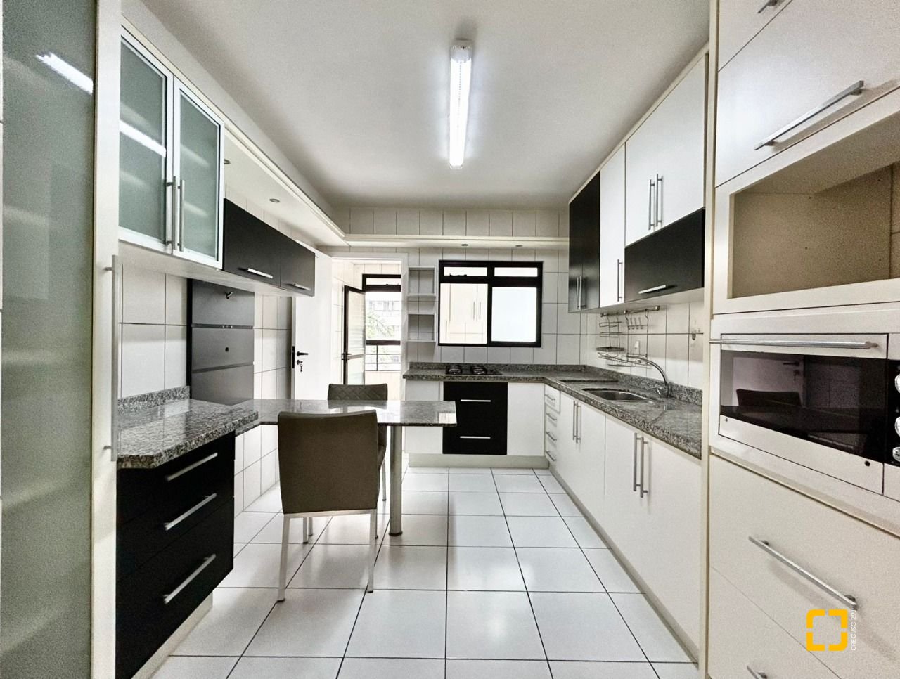 Apartamento com 129m², 4 quartos (sendo 1 suíte), 2 garagens, no bairro Bom Abrigo em Florianópolis