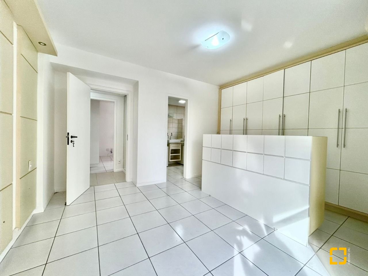Apartamento com 129m², 4 quartos (sendo 1 suíte), 2 garagens, no bairro Bom Abrigo em Florianópolis