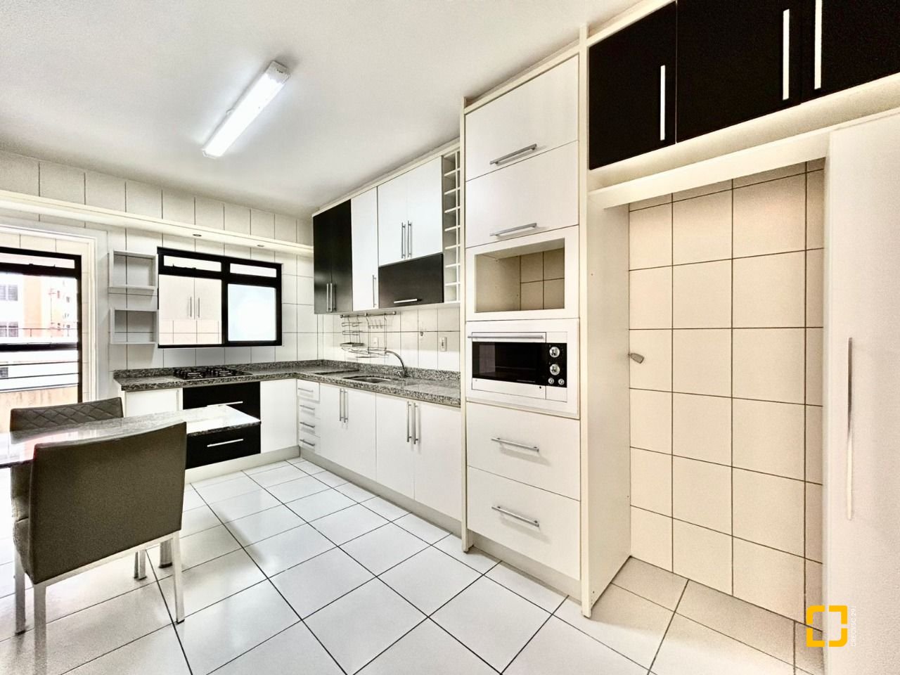 Apartamento com 129m², 4 quartos (sendo 1 suíte), 2 garagens, no bairro Bom Abrigo em Florianópolis