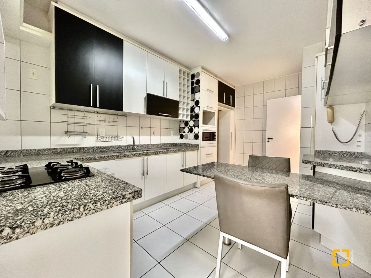 Apartamento com 129m², 4 quartos (sendo 1 suíte), 2 garagens, no bairro Bom Abrigo em Florianópolis
