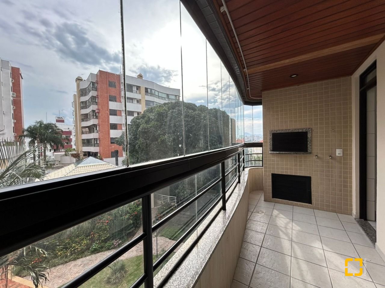 Apartamento com 129m², 4 quartos (sendo 1 suíte), 2 garagens, no bairro Bom Abrigo em Florianópolis