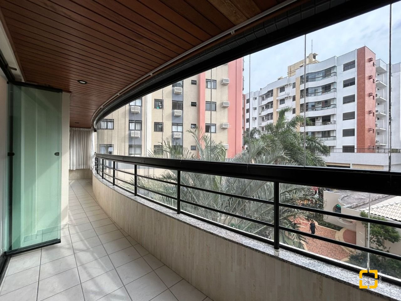 Apartamento com 129m², 4 quartos (sendo 1 suíte), 2 garagens, no bairro Bom Abrigo em Florianópolis