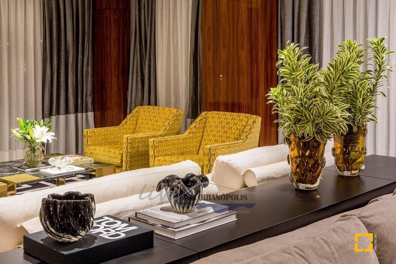 Apartamento com 417m², 3 quartos (sendo 3 suítes), 3 garagens, no bairro Jurerê Internacional em Florianópolis