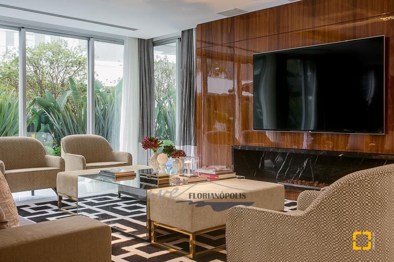 Apartamento com 417m², 3 quartos (sendo 3 suítes), 3 garagens, no bairro Jurerê Internacional em Florianópolis