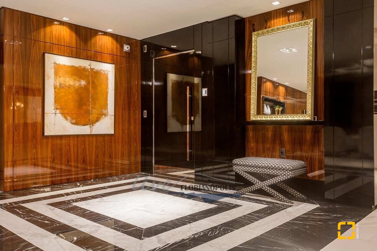 Apartamento com 417m², 3 quartos (sendo 3 suítes), 3 garagens, no bairro Jurerê Internacional em Florianópolis
