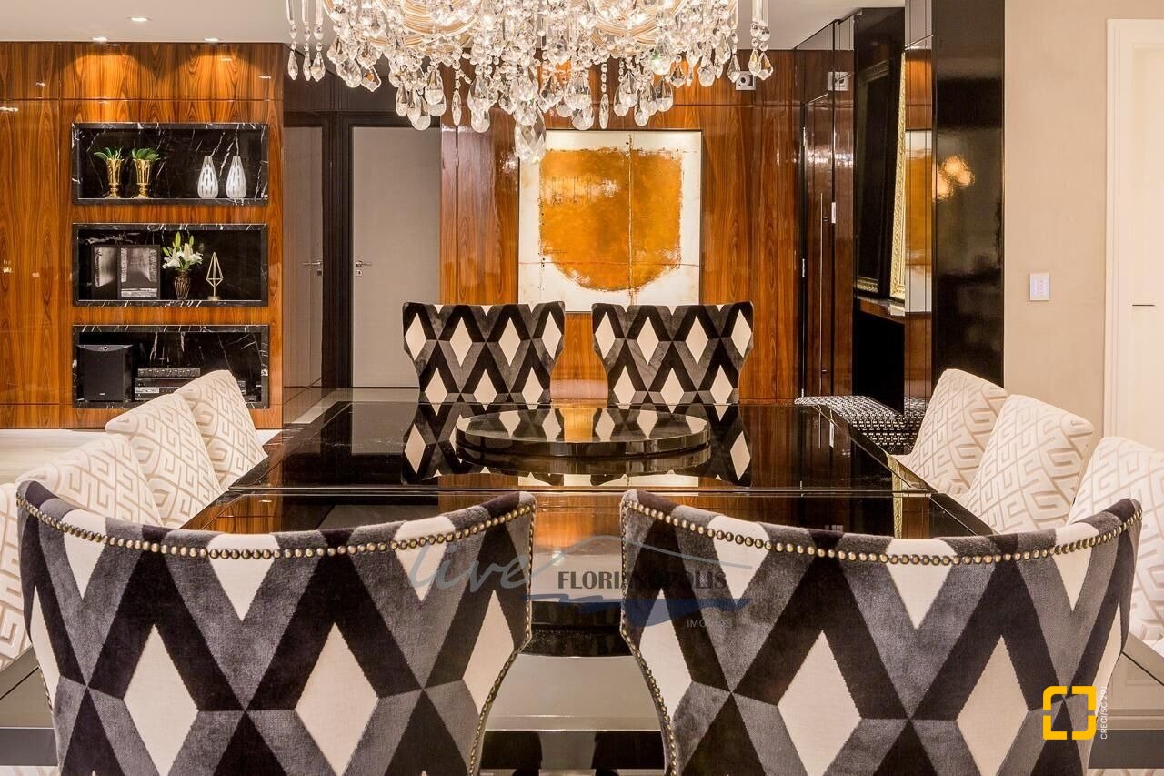 Apartamento com 417m², 3 quartos (sendo 3 suítes), 3 garagens, no bairro Jurerê Internacional em Florianópolis